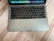Ультрабук Б-клас Apple MacBook Pro A1989 2018 / 13.3" (2560x1600) IPS / Intel Core i7-8559U (4 (8) ядра по 2.7 - 4.5 GHz) / 16 GB DDR3 / 500 GB SSD / Intel Iris Plus Graphics 655 / WebCam / MacOS купити