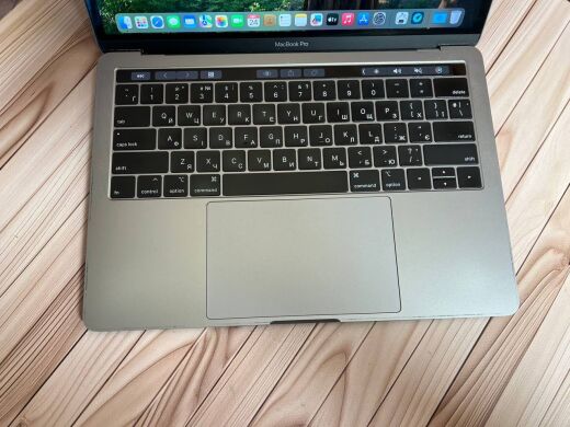 Ультрабук Б-клас Apple MacBook Pro A1989 2018 / 13.3" (2560x1600) IPS / Intel Core i7-8559U (4 (8) ядра по 2.7 - 4.5 GHz) / 16 GB DDR3 / 500 GB SSD / Intel Iris Plus Graphics 655 / WebCam / MacOS