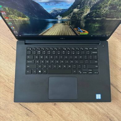 Мобільна робоча станція Б-клас Dell Precision 5520 / 15.6" (1920x1080) IPS / Intel Core i7-7820HQ (4 (8) ядра по 2.9 - 3.9 GHz) / 16 GB DDR4 / 250 GB SSD / nVidia Quadro M1200, 4 GB GDDR5, 128-bit / WebCam Мобільна робоча станція Б-клас Dell Precision 5520 / 15.6" (1920x1080) IPS / Intel Core i7-7820HQ (4 (8) ядра по 2.9 - 3.9 GHz) / 16 GB DDR4 / 250 GB SSD / nVidia Quadro M1200, 4 GB GDDR5, 128-bit / WebCam