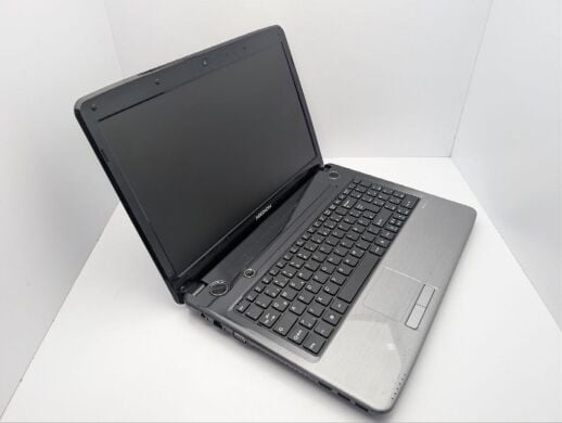 Ноутбук Medion Akoya E6234 / 15.6" (1366x768) TN / Intel Core i3-3110M (2 (4) ядра по 2.4 GHz) / 6 GB DDR3 / 750 GB HDD / Intel HD Graphics 4000 / WebCam / DVD-ROM / Без АКБ