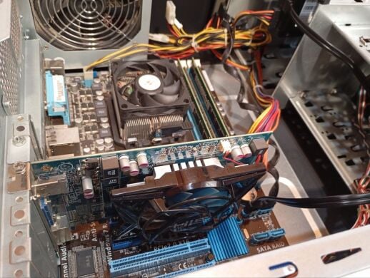 ПК Asus Vento A8 Tower / AMD Athlon II X3 460 (3 ядра по 3.4 GHz) / 16 GB DDR3 / 120 GB SSD / AMD Radeon HD 6670, 1 GB GDDR5, 128-bit / DVD-RW / 450W