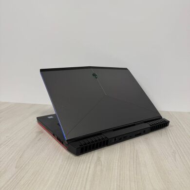 Ігровий ноутбук Б-клас Dell Alienware 15 R3 / 15.6" (1920x1080) IPS / Intel Core i5-6300HQ (4 ядра по 2.3 - 3.2 GHz) / 16 GB DDR4 / 256 GB SSD NVMe / nVidia GeForce GTX 1060, 6 GB GDDR5, 192-bit / WebCam