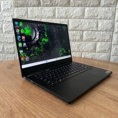 Ігровий ноутбук Razer Blade 14 RZ09-0427 / 14" (2560x1440) IPS / AMD Ryzen 9 6900HX (8 (16) ядер по 3.3 - 4.9 GHz) / 16 GB DDR4 / 1000 GB SSD / nVidia GeForce RTX 3070, 8 GB GDDR6, 256-bit / WebCam