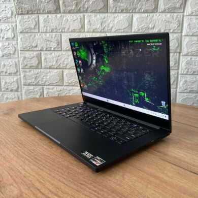 Ігровий ноутбук Razer Blade 14 RZ09-0427 / 14" (2560x1440) IPS / AMD Ryzen 9 6900HX (8 (16) ядер по 3.3 - 4.9 GHz) / 16 GB DDR4 / 1000 GB SSD / nVidia GeForce RTX 3070, 8 GB GDDR6, 256-bit / WebCam