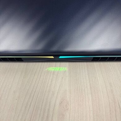 Игровой ноутбук Б-класс Gigabyte Aorus Master 16 BZH / 16" (2560x1600) IPS / Intel Core Ultra 9 275HX (24 ядра по 2.1 - 5.4 GHz) / 32 GB DDR5 / 2000 GB SSD NVMe / nVidia GeForce RTX 5090, 24 GB GDDR7, 256-bit / WebCam