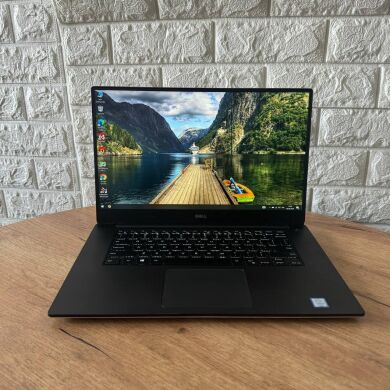 Мобільна робоча станція Б-клас Dell Precision 5520 / 15.6" (1920x1080) IPS / Intel Core i7-7820HQ (4 (8) ядра по 2.9 - 3.9 GHz) / 16 GB DDR4 / 250 GB SSD / nVidia Quadro M1200, 4 GB GDDR5, 128-bit / WebCam Мобільна робоча станція Б-клас Dell Precision 5520 / 15.6" (1920x1080) IPS / Intel Core i7-7820HQ (4 (8) ядра по 2.9 - 3.9 GHz) / 16 GB DDR4 / 250 GB SSD / nVidia Quadro M1200, 4 GB GDDR5, 128-bit / WebCam