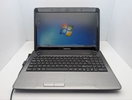 Ноутбук Medion Akoya E6234 / 15.6" (1366x768) TN / Intel Core i3-3110M (2 (4) ядра по 2.4 GHz) / 6 GB DDR3 / 750 GB HDD / Intel HD Graphics 4000 / WebCam / DVD-ROM / Без АКБ