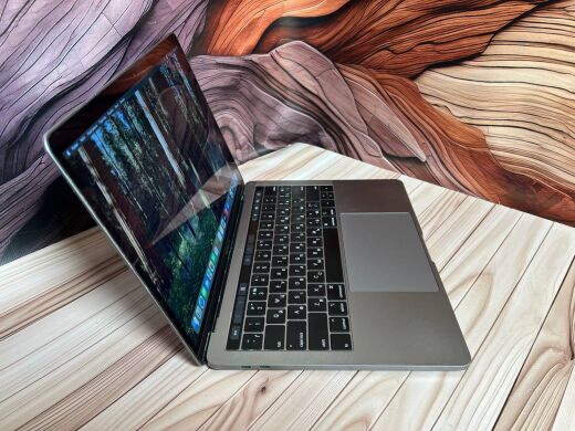 Ультрабук Б-клас Apple MacBook Pro A1989 2018 / 13.3" (2560x1600) IPS / Intel Core i7-8559U (4 (8) ядра по 2.7 - 4.5 GHz) / 16 GB DDR3 / 500 GB SSD / Intel Iris Plus Graphics 655 / WebCam / MacOS