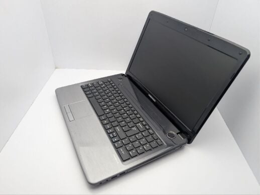 Ноутбук Medion Akoya E6234 / 15.6" (1366x768) TN / Intel Core i3-3110M (2 (4) ядра по 2.4 GHz) / 6 GB DDR3 / 750 GB HDD / Intel HD Graphics 4000 / WebCam / DVD-ROM / Без АКБ