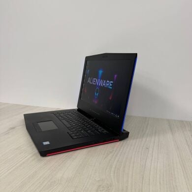Ігровий ноутбук Б-клас Dell Alienware 15 R3 / 15.6" (1920x1080) IPS / Intel Core i5-6300HQ (4 ядра по 2.3 - 3.2 GHz) / 16 GB DDR4 / 256 GB SSD NVMe / nVidia GeForce GTX 1060, 6 GB GDDR5, 192-bit / WebCam