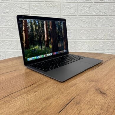 Ультрабук Apple MacBook Air 13 2020 A2337 / 13.3" (2560x1600) IPS / Apple M1 (8 ядер по 2.1 - 3.2 GHz) / 8 GB DDR4 / 250 GB SSD / Apple M1 Graphics / WebCam / MacOS