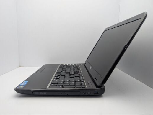 Ноутбук Dell Inspiron N5110 / 15.6" (1366x768) TN / Intel Core i5-2410M (2 (4) ядра по 2.3 - 2.9 GHz) / 6 GB DDR3 / 320 GB HDD / AMD Radeon HD 6470M, 512 MB GDDR3, 64-bit / WebCam / DVD-ROM