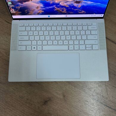 Игровой ноутбук Б-класс Dell XPS 15 9510 / 15.6" (3456x2160) OLED / Intel Core i7-11800H (8 (16) ядер по 4.6 GHz) / 16 GB DDR4 / 512 GB SSD / nVidia GeForce RTX 3050, 4 GB GDDR6, 128-bit / WebCam