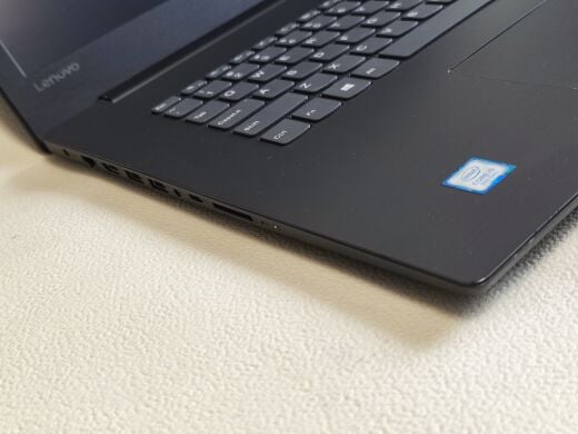 Ноутбук Lenovo IdeaPad 330-17IKB / 17.3" (1600x900) TN / Intel Core i5-8250U (4 (8) ядра по 1.6 - 3.4 GHz) / 8 GB DDR4 / 256 GB SSD / Intel UHD Graphics 620 / WebCam / DVD-ROM
