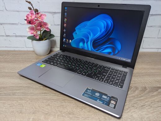 Ноутбук Б-клас Asus X550C / 15.6" (1366x768) TN / Intel Core i5-3337U (2 (4) ядра по 1.8 - 2.7 GHz) / 8 GB DDR3 / 256 GB SSD / nVidia GeForce GT 720M, 2 GB GDDR3, 64-bit / WebCam