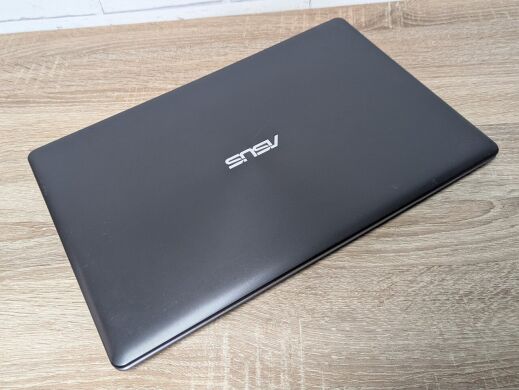 Ноутбук Б-клас Asus X550C / 15.6" (1366x768) TN / Intel Core i5-3337U (2 (4) ядра по 1.8 - 2.7 GHz) / 8 GB DDR3 / 256 GB SSD / nVidia GeForce GT 720M, 2 GB GDDR3, 64-bit / WebCam