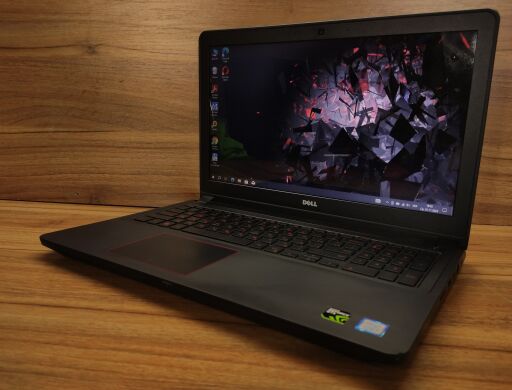 Ігровий ноутбук Б-клас Dell Inspirion 15 5577 / 15.6" (1366x768) TN / Intel Core i5-7300HQ (4 ядра по 2.5 - 3.5 GHz) / 16 GB DDR4 / 256 GB SSD + 1000 GB HDD / nVidia Geforce GTX 1050, 2 GB GDDR5, 128-bit / WebCam / Windows 10