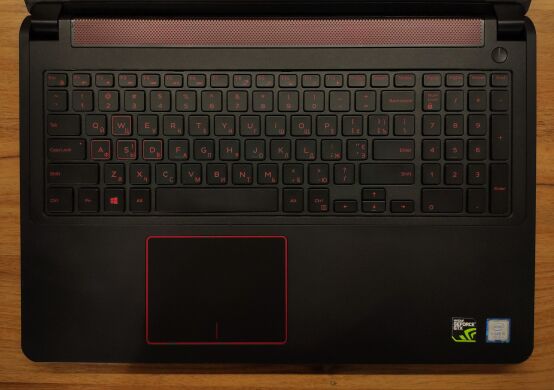 Ігровий ноутбук Б-клас Dell Inspirion 15 5577 / 15.6" (1366x768) TN / Intel Core i5-7300HQ (4 ядра по 2.5 - 3.5 GHz) / 16 GB DDR4 / 256 GB SSD + 1000 GB HDD / nVidia Geforce GTX 1050, 2 GB GDDR5, 128-bit / WebCam / Windows 10