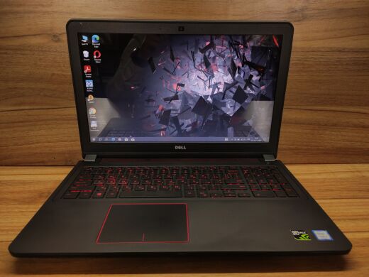 Ігровий ноутбук Б-клас Dell Inspirion 15 5577 / 15.6" (1366x768) TN / Intel Core i5-7300HQ (4 ядра по 2.5 - 3.5 GHz) / 16 GB DDR4 / 256 GB SSD + 1000 GB HDD / nVidia Geforce GTX 1050, 2 GB GDDR5, 128-bit / WebCam / Windows 10