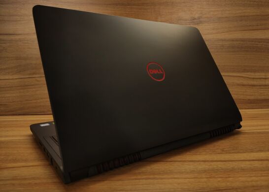 Ігровий ноутбук Б-клас Dell Inspirion 15 5577 / 15.6" (1366x768) TN / Intel Core i5-7300HQ (4 ядра по 2.5 - 3.5 GHz) / 16 GB DDR4 / 256 GB SSD + 1000 GB HDD / nVidia Geforce GTX 1050, 2 GB GDDR5, 128-bit / WebCam / Windows 10