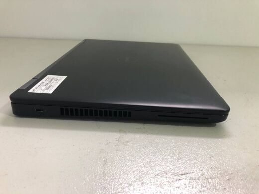 Игровой ноутбук Б-класс Dell Latitude E5570 / 15.6" (1920x1080) IPS / Intel Core i7-6820HQ (4 (8) ядра по 2.7 - 3.6 GHz) / 8 GB DDR4 / 256 GB SSD / AMD Radeon R7 M370, 2 GB GDDR5, 128-bit / WebCam / HDMI Игровой ноутбук Б-класс Dell Latitude E5570 / 15.6" (1920x1080) IPS / Intel Core i7-6820HQ (4 (8) ядра по 2.7 - 3.6 GHz) / 8 GB DDR4 / 256 GB SSD / AMD Radeon R7 M370, 2 GB GDDR5, 128-bit / WebCam / HDMI