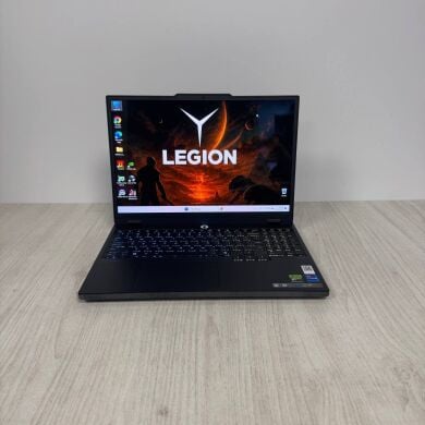 Ігровий ноутбук Lenovo Legion 5i 15IRX10 / 15.6" (2560&times;1440) IPS / Intel Core i7-14700HX (20 (28) ядер по 2.1 - 5.4&nbsp;GHz) / 16 GB DDR5 / 1000 GB SSD M.2 / nVidia GeForce RTX 5060, 8 GB GDDR7, 128-bit / WebCam