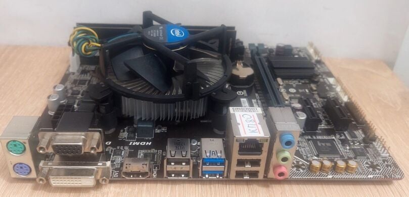 Комплект: материнская плата Gigabyte GA-H110M-S2H / Intel Core i5-7400 (4 ядра по 3.0 - 3.5 GHz) / 16 GB DDR4 / Intel HD Graphics 630 / Socket LGA1150 / Кулер
