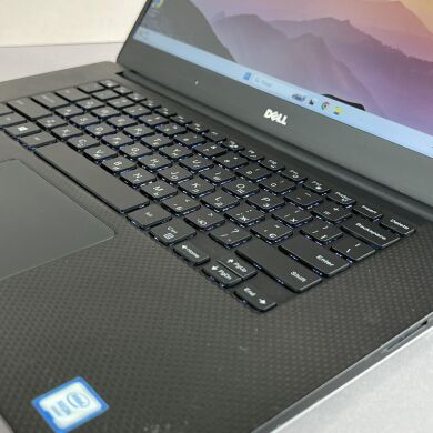 Мобільна робоча станція Б-клас Dell Precision 5520 / 15.6" (1920x1080) IPS / Intel Xeon E3-1505M v6 (4 (8) ядра по 3.0 - 4.0 GHz) / 32 GB DDR4 / 512 GB SSD / nVidia Quadro M1200, 4 GB GDDR5, 128-bit