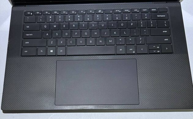 Мобильная рабочая станция Б-класс Dell Precision 5550 / 15.6" (1920x1080) IPS / Intel Core i7-10750H (6 (12) ядер по 2.6 - 5.0 GHz) / 32 GB DDR4 / 256 GB SSD + 256 GB SSD / nVidia Quadro T1000, 4 GB GDDR5, 128-bit / WebCam