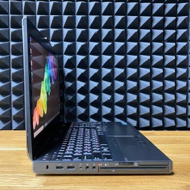 Мобільна робоча станція Б-клас Dell Precision M4700 / 15.6" (1366x768) TN / Intel Core i7-2820QM (4 (8) ядра по 2.3 - 3.4 GHz) / 24 GB DDR3 / 128 GB SSD / AMD Radeon HD 6700M, 1 GB GDDR5, 64-bit / WebCam