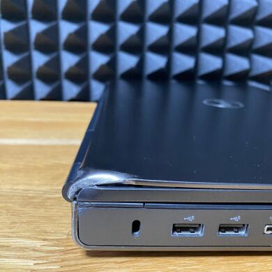 Мобільна робоча станція Б-клас Dell Precision M4700 / 15.6" (1366x768) TN / Intel Core i7-2820QM (4 (8) ядра по 2.3 - 3.4 GHz) / 24 GB DDR3 / 128 GB SSD / AMD Radeon HD 6700M, 1 GB GDDR5, 64-bit / WebCam