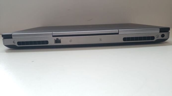 Мобильная рабочая станция Б-класс Dell Precision 7520 / 15.6" (1920x1080) IPS / Intel Core i7-6820HQ (4 (8) ядра по 2.7 - 3.6 GHz) / 32 GB DDR4 / 512 GB SSD + 500 GB HDD / nVidia Quadro M2200, 4 GB GDDR5, 128-bit / WebCam