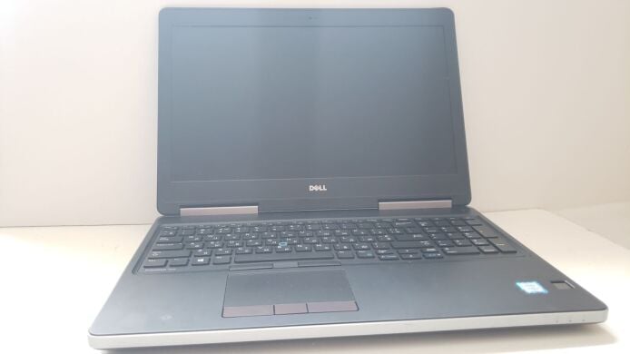 Мобильная рабочая станция Б-класс Dell Precision 7520 / 15.6" (1920x1080) IPS / Intel Core i7-6820HQ (4 (8) ядра по 2.7 - 3.6 GHz) / 32 GB DDR4 / 512 GB SSD + 500 GB HDD / nVidia Quadro M2200, 4 GB GDDR5, 128-bit / WebCam