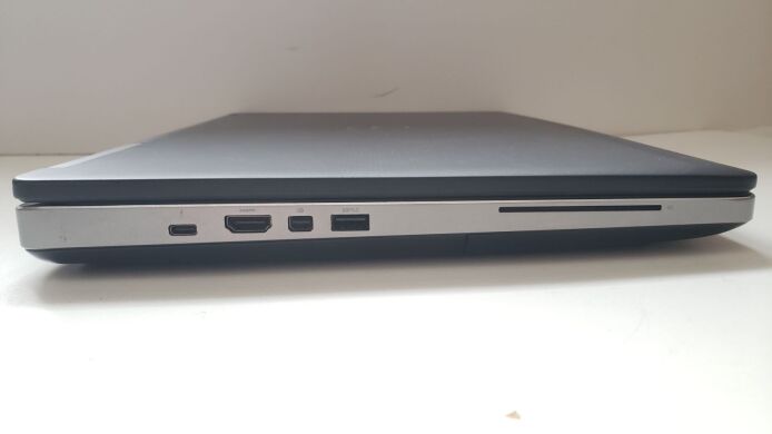 Мобильная рабочая станция Б-класс Dell Precision 7520 / 15.6" (1920x1080) IPS / Intel Core i7-6820HQ (4 (8) ядра по 2.7 - 3.6 GHz) / 32 GB DDR4 / 512 GB SSD + 500 GB HDD / nVidia Quadro M2200, 4 GB GDDR5, 128-bit / WebCam