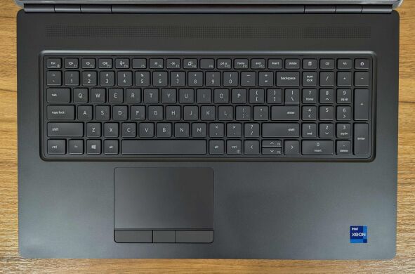 Мобільна робоча станція Dell Precision 7760 / 17.3" (3840x2160) IPS / Intel Xeon W-11855M (6 (12) ядер по 3.2 - 4.9 GHz) / 32 GB DDR4 / 512 GB SSD / nVidia RTX A4000, 8 GB GDDR6, 256-bit / WebCam / Windows 11