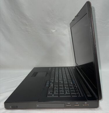 Мобільна робоча станція Dell Precision M6800 / 17.3" (1920x1080) IPS / Intel Core i7-4600M (2 (4) ядра по 2.9 - 3.6 GHz) / 16 GB DDR3 / 256 GB SSD + 640 GB HDD / nVidia Quadro K3100M, 4 GB GDDR5, 256-bit / WebCam / DVD-ROM / HDMI