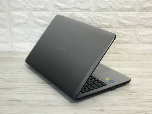 Ноутбук Б клас Asus X541 / 15.6 (1366x768) TN / Intel Pentium N3710 (4 ядра по 2.56 - 1.6 GHz) / 4 GB DDR3 / 500 GB HDD / nVidia GeForce 810M, 1 GB DDR3, 64-bit / WebCam
