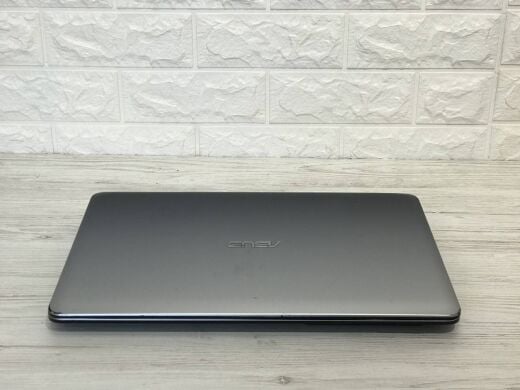 Ноутбук Б клас Asus X541 / 15.6 (1366x768) TN / Intel Pentium N3710 (4 ядра по 2.56 - 1.6 GHz) / 4 GB DDR3 / 500 GB HDD / nVidia GeForce 810M, 1 GB DDR3, 64-bit / WebCam