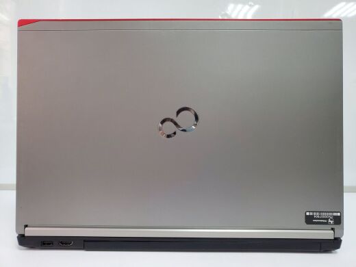 Ноутбук Fujitsu LifeBook E754 / 15.6" (1366x768) TN LED / Intel Core i5-4210M (2 (4) ядра по 2.6 - 3.2 GHz) / 4 GB DDR3 / 500 GB HDD / USB 3.0 / HDMI / DP
