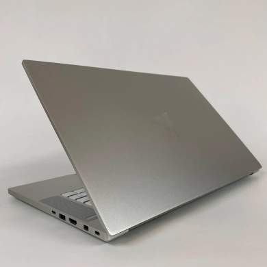 Игровой ноутбук Б-класс Razer Blade 15 / 15.6" (1920x1080) IPS / Intel Core i7-8750H (6 (12) ядер по 2.2 - 4.1 GHz) / 32 GB DDR4 / 1000 GB SSD / nVidia GeForce RTX 2060, 6 GB GDDR6, 192-bit / WebCam