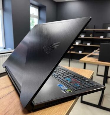 Ігровий ноутбук Asus ROG Zephyrus GX501 / 15.6" (1920x1080) IPS / Intel Core i7-7700HQ (4 (8) ядра по 2.8 - 3.8 GHz) / 24 GB DDR4 / 1000 GB SSD / nVidia GeForce GTX 1080 Max-Q, 8 GB GDDR5, 256-bit / WebCam / Win 10