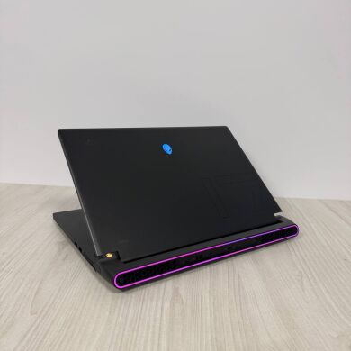 Игровой ноутбук Б-класс Dell Alienware m17 R5 / 17.3" (1920x1080) IPS / AMD Ryzen 9 6900HX (8 (16) ядер по 3.3 - 4.9 GHz) / 16 GB DDR5 / 1000 GB SSD NVMe / nVidia GeForce RTX 3070 Ti, 8 GB GDDR6, 256-bit / WebCam
