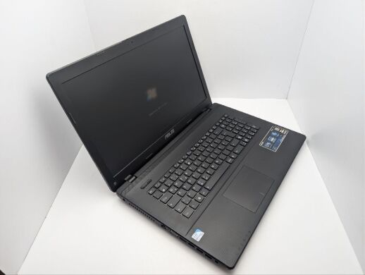 Ноутбук Asus R704A / 17.3" (1600x900) TN / Intel Pentium B970 (2 ядра по 2.3 GHz) / 8 GB DDR3 / 320 GB HDD / Intel HD Graphics / WebCam / DVD-ROM