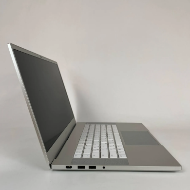 Игровой ноутбук Б-класс Razer Blade 15 / 15.6" (1920x1080) IPS / Intel Core i7-8750H (6 (12) ядер по 2.2 - 4.1 GHz) / 32 GB DDR4 / 1000 GB SSD / nVidia GeForce RTX 2060, 6 GB GDDR6, 192-bit / WebCam