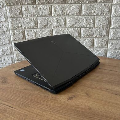Игровой ноутбук Б-класс Dell Alienware m17 / 17.3" (3840x2160) IPS / Intel Core i7-9750H (6 (12) ядер по 2.6 - 4.5 GHz) / 16 GB DDR4 / 1000 GB SSD / nVidia GeForce RTX 2070 Max-Q, 8 GB GDDR6, 256-bit / WebCam
