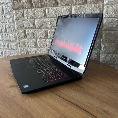 Игровой ноутбук Б-класс Dell Alienware m17 / 17.3" (3840x2160) IPS / Intel Core i7-9750H (6 (12) ядер по 2.6 - 4.5 GHz) / 16 GB DDR4 / 1000 GB SSD / nVidia GeForce RTX 2070 Max-Q, 8 GB GDDR6, 256-bit / WebCam