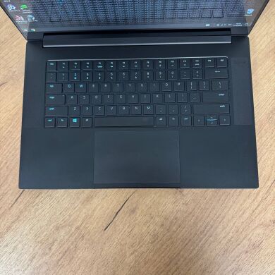 Игровой ноутбук Б-класс Razer Blade 15 RZ09-0328 / 15.6" (3840x2160) IPS / Intel Core i7-10750H (6 (12) ядер по 2.6 - 5.0 GHz) / 32 GB DDR4 / 512 GB SSD NVMe / nVidia GeForce RTX 2070 Max-Q, 8 GB GDDR6, 256-bit / WebCam Игровой ноутбук Б-класс Razer Blade 15 RZ09-0328 / 15.6" (3840x2160) IPS / Intel Core i7-10750H (6 (12) ядер по 2.6 - 5.0 GHz) / 32 GB DDR4 / 512 GB SSD NVMe / nVidia GeForce RTX 2070 Max-Q, 8 GB GDDR6, 256-bit / WebCam