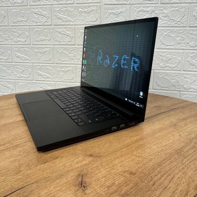 Игровой ноутбук Б-класс Razer Blade 15 RZ09-0328 / 15.6" (3840x2160) IPS / Intel Core i7-10750H (6 (12) ядер по 2.6 - 5.0 GHz) / 32 GB DDR4 / 512 GB SSD NVMe / nVidia GeForce RTX 2070 Max-Q, 8 GB GDDR6, 256-bit / WebCam Игровой ноутбук Б-класс Razer Blade 15 RZ09-0328 / 15.6" (3840x2160) IPS / Intel Core i7-10750H (6 (12) ядер по 2.6 - 5.0 GHz) / 32 GB DDR4 / 512 GB SSD NVMe / nVidia GeForce RTX 2070 Max-Q, 8 GB GDDR6, 256-bit / WebCam
