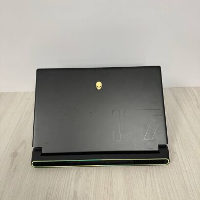 Игровой ноутбук Б-класс Dell Alienware m17 R5 / 17.3" (1920x1080) IPS / AMD Ryzen 9 6900HX (8 (16) ядер по 3.3 - 4.9 GHz) / 16 GB DDR5 / 1000 GB SSD NVMe / nVidia GeForce RTX 3070 Ti, 8 GB GDDR6, 256-bit / WebCam