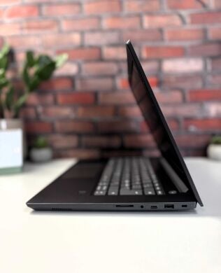 Ноутбук Lenovo V330-14IKB 81B0 / 14" (1920x1080) IPS / Intel Core i5-8250U (4 (8) ядра по 1.6 - 3.4 GHz) / 8 GB DDR4 / 256 GB SSD / Intel UHD Graphics 620 / WebCam